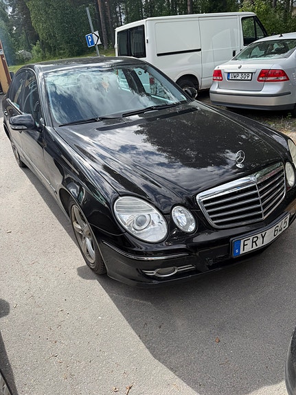 Mercedes-Benz E200 5 of 5