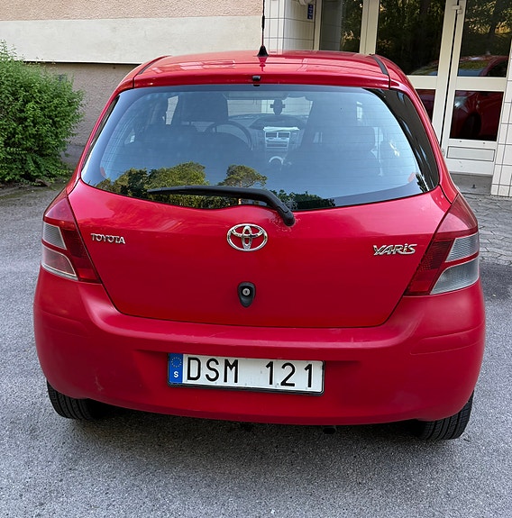 Toyota Yaris 7 of 8