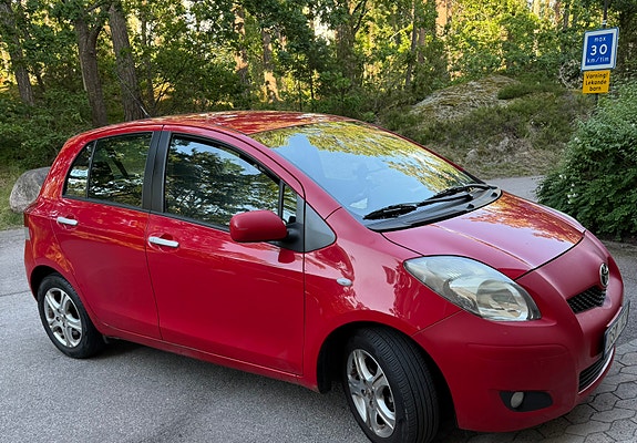 Toyota Yaris 8 of 8