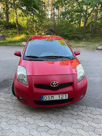Toyota Yaris 2 of 5