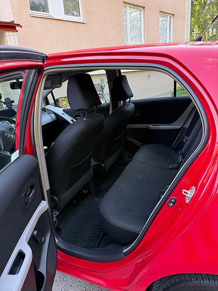 Toyota Yaris 4 of 5