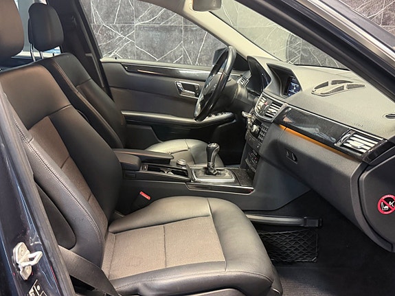 Mercedes-Benz E200 16 of 21