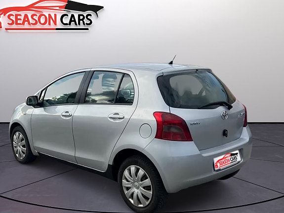 Toyota Yaris 3 of 5