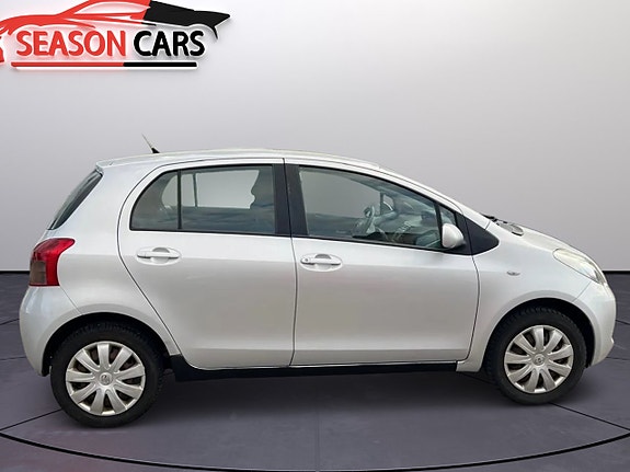 Toyota Yaris 7 of 9