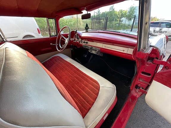 Ford Fairlane 4 of 5