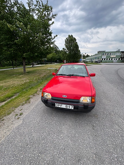 Ford Escort 2 of 8