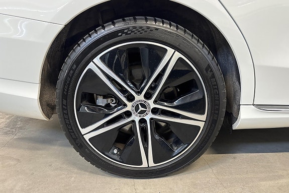 Mercedes-Benz C300 11 of 28