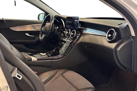 Mercedes-Benz C300 15 of 28