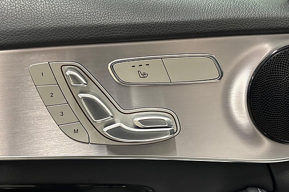 Mercedes-Benz C300 26 of 28