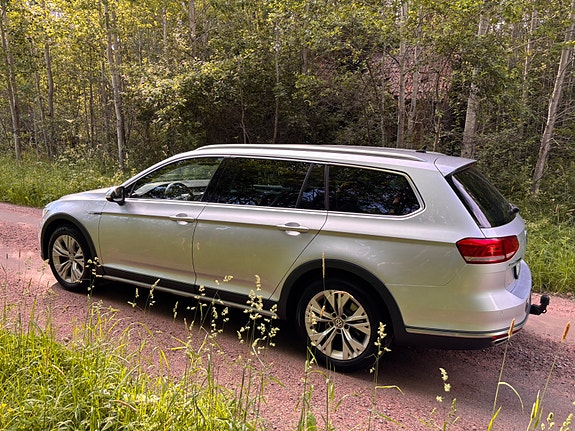 Volkswagen Passat Alltrack 3 of 5