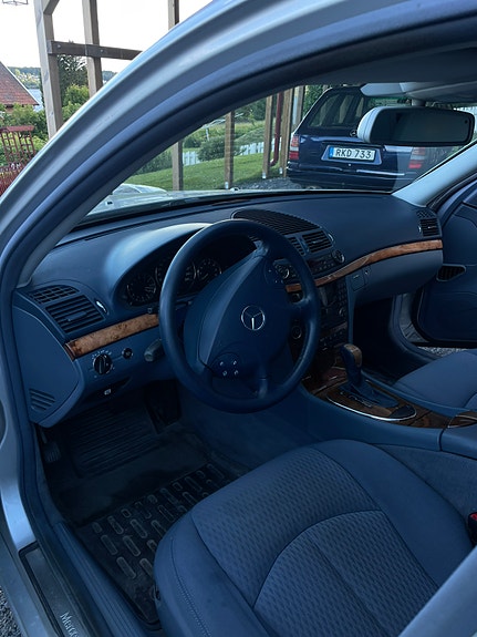 Mercedes-Benz E240 7 of 7