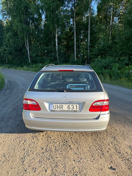 Mercedes-Benz E240 6 of 7