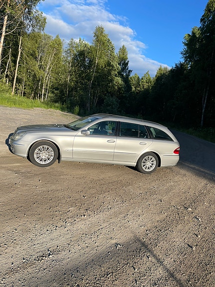 Mercedes-Benz E240 3 of 7