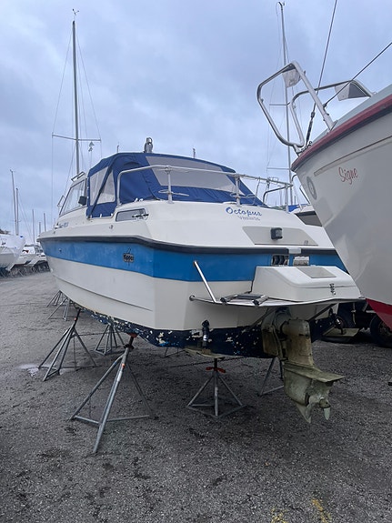 Flipper 740 – Klassisk familjebåt med Volvo Penta och bogpropeller 7 of 7