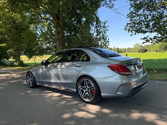 Mercedes-Benz C63 3 of 5