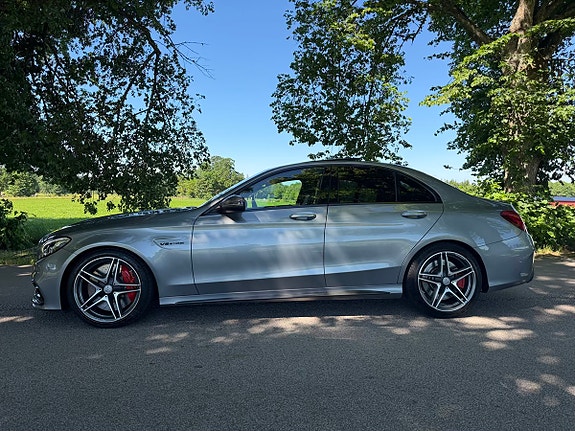 Mercedes-Benz C63 2 of 5