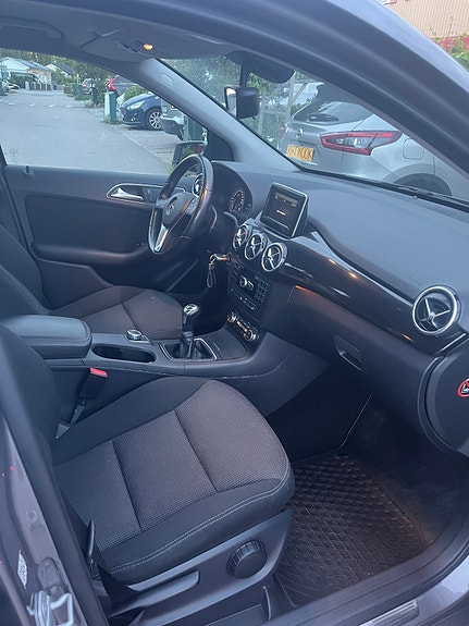 Mercedes-Benz B200 6 of 7