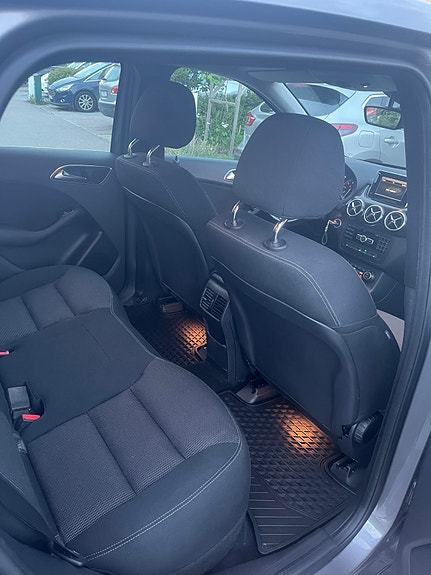 Mercedes-Benz B200 5 of 5