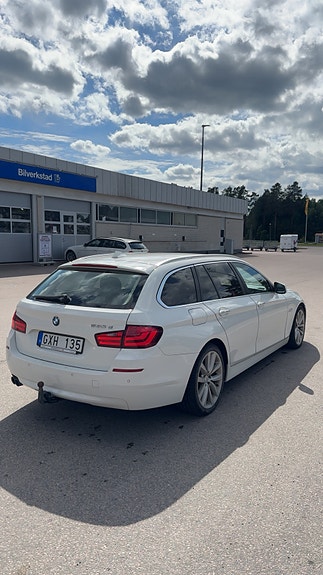 BMW 530d 4 of 5