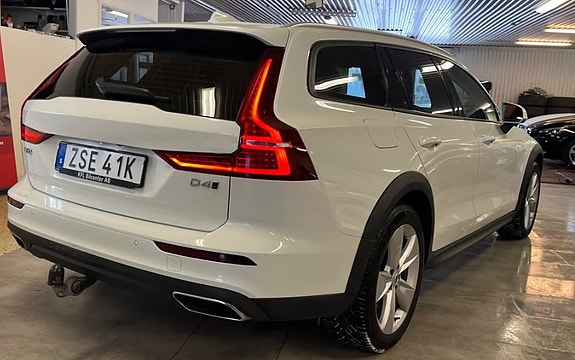 Volvo V60 Cross Country 4 of 5