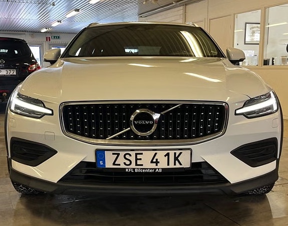 Volvo V60 Cross Country 3 of 5