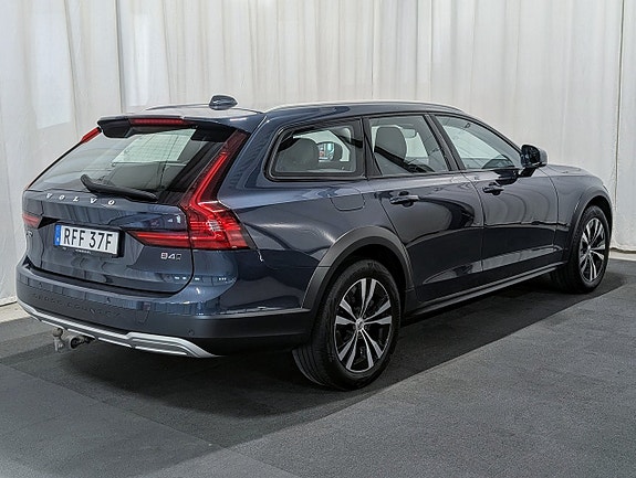 Volvo V90 Cross Country 4 of 5