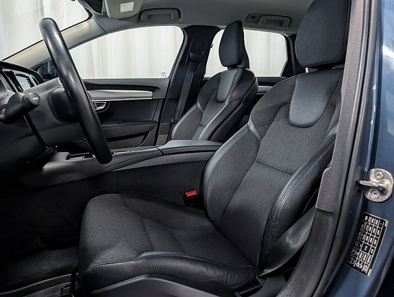 Volvo V90 Cross Country 9 of 15