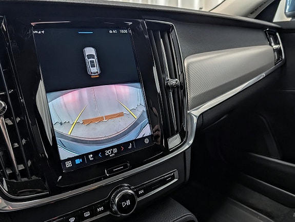 Volvo V90 Cross Country 8 of 15