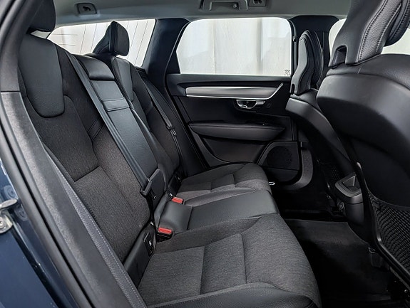 Volvo V90 Cross Country 13 of 15