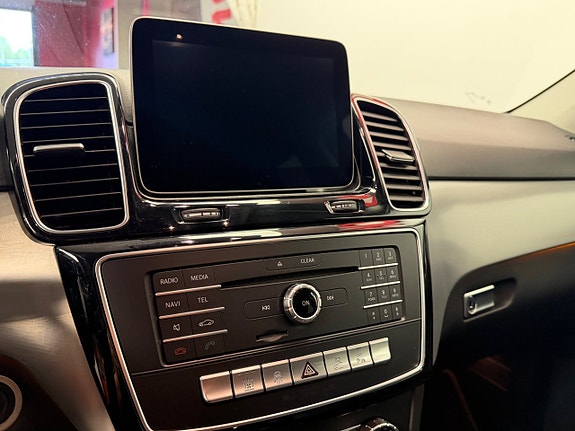 Mercedes-Benz GLE500 e 10 of 16
