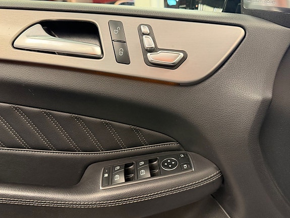 Mercedes-Benz GLE500 e 12 of 16