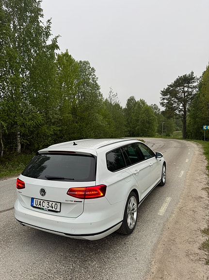 Volkswagen Passat 2 of 2