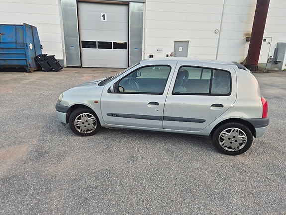 Renault Clio 2 of 5
