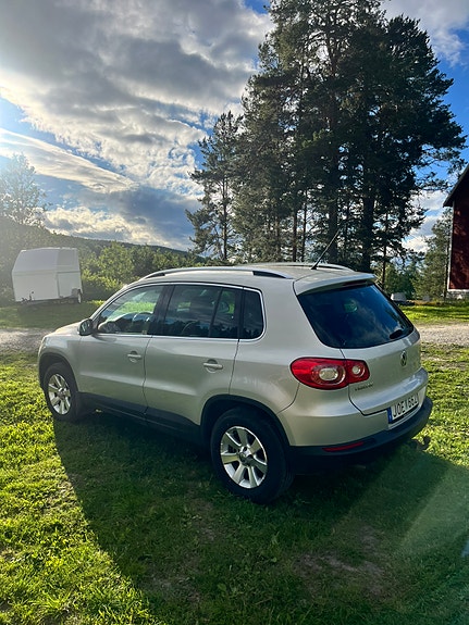 Volkswagen Tiguan 2 of 5