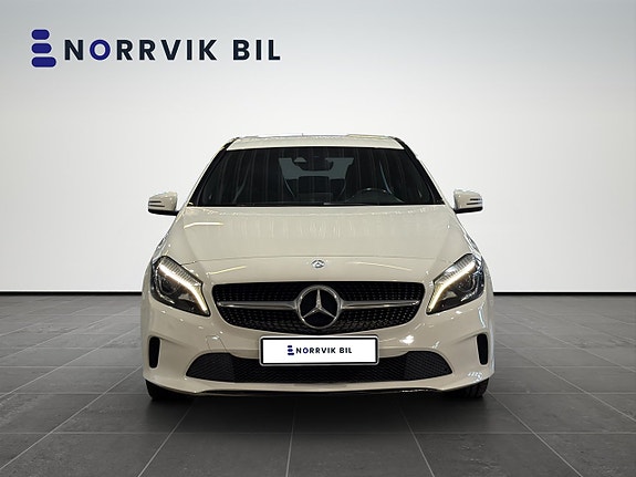 Mercedes-Benz A180 2 of 5
