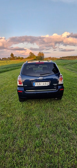 Toyota Corolla Verso 4 of 5