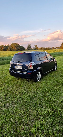 Toyota Corolla Verso 3 of 5