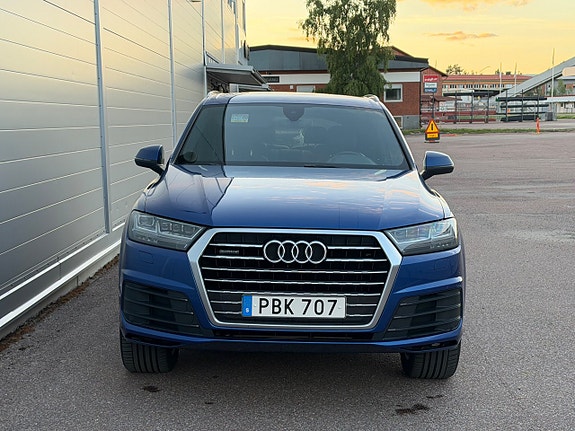 Audi Q7 2 of 5