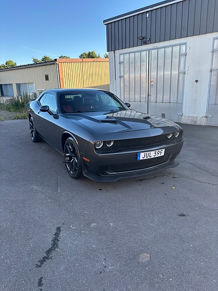 Dodge Challenger 4 of 5