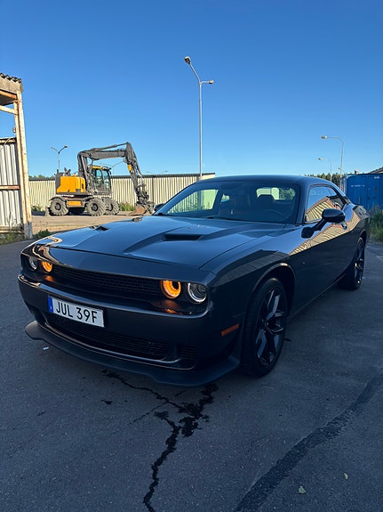 Dodge Challenger 2 of 5
