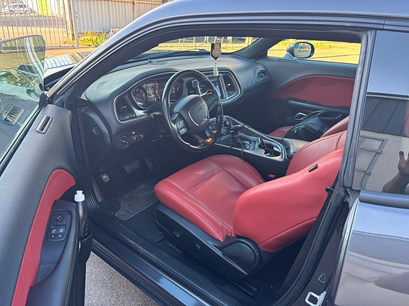 Dodge Challenger 9 of 11