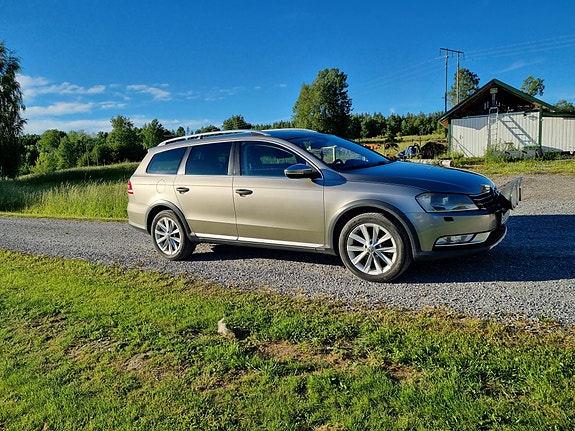 Volkswagen Passat Alltrack 3 of 5