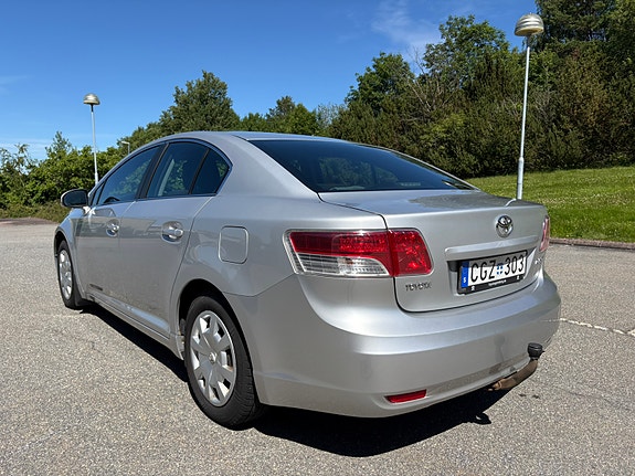 Toyota Avensis 3 of 5