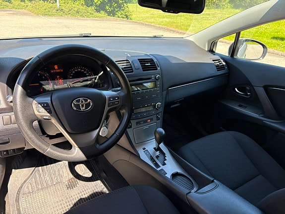 Toyota Avensis 5 of 5