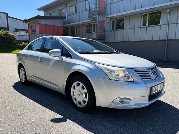 Toyota Avensis 2 of 5