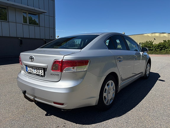 Toyota Avensis 4 of 5