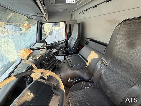 Volvo FM9 4X2 Flakbil med bakgavellyft (80,000:- ex moms) 18 of 24