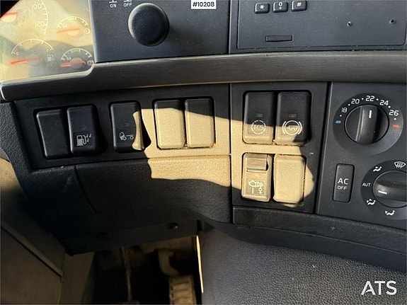 Volvo FM9 4X2 Flakbil med bakgavellyft (80,000:- ex moms) 13 of 24