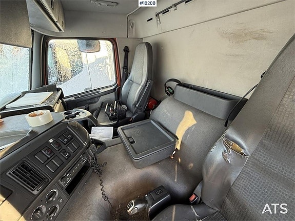 Volvo FM9 4X2 Flakbil med bakgavellyft (80,000:- ex moms) 19 of 24