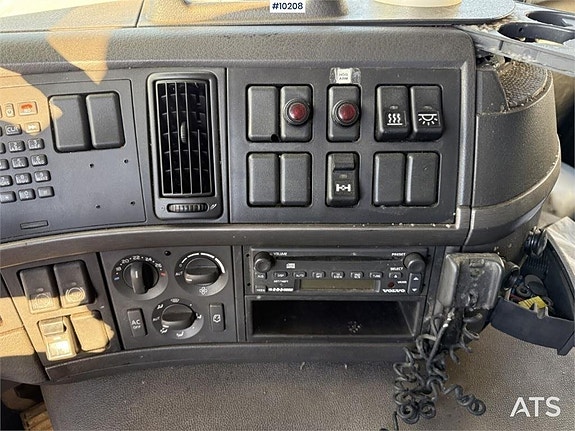 Volvo FM9 4X2 Flakbil med bakgavellyft (80,000:- ex moms) 14 of 24